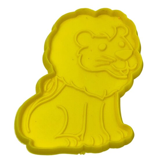 Lion-Shaped Yellow Imprint Cookie Cutter Vintage - Picture 1 of 5